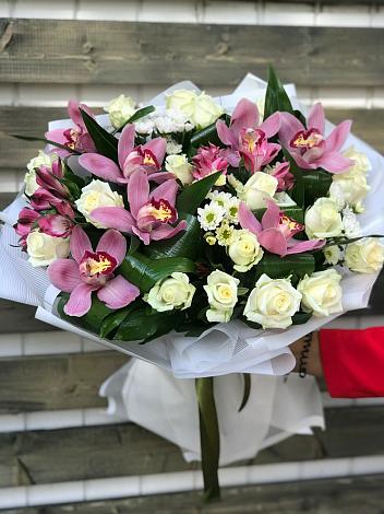 Букет цветов из: Розы и Хризантемы в Нагутском