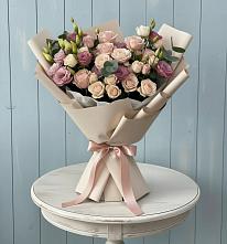 Букет цветов из:  Розы и Лизиантусы в Нагутском