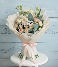 Букет цветов из:  Розы и Лизиантусы в Нагутском