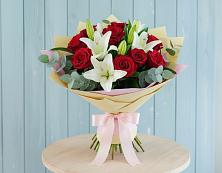 Букет цветов из:  Лилии и Розы в Нагутском