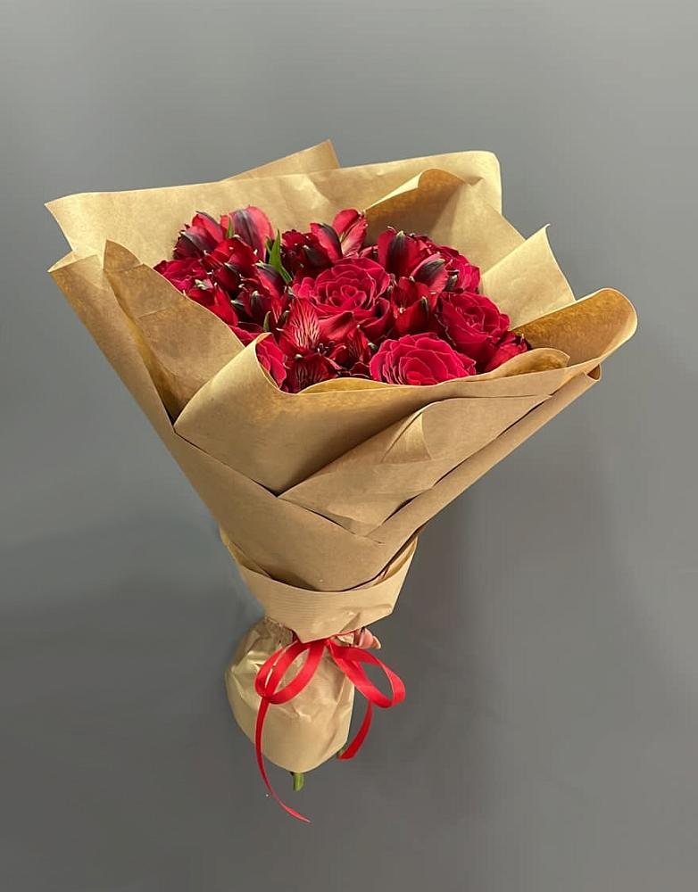 Букет цветов из: Альстромерии и Розы в Нагутском