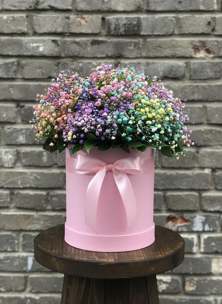 Цветочная композиция из Гипсофила и Розы в шляпной коробке в Нагутском
