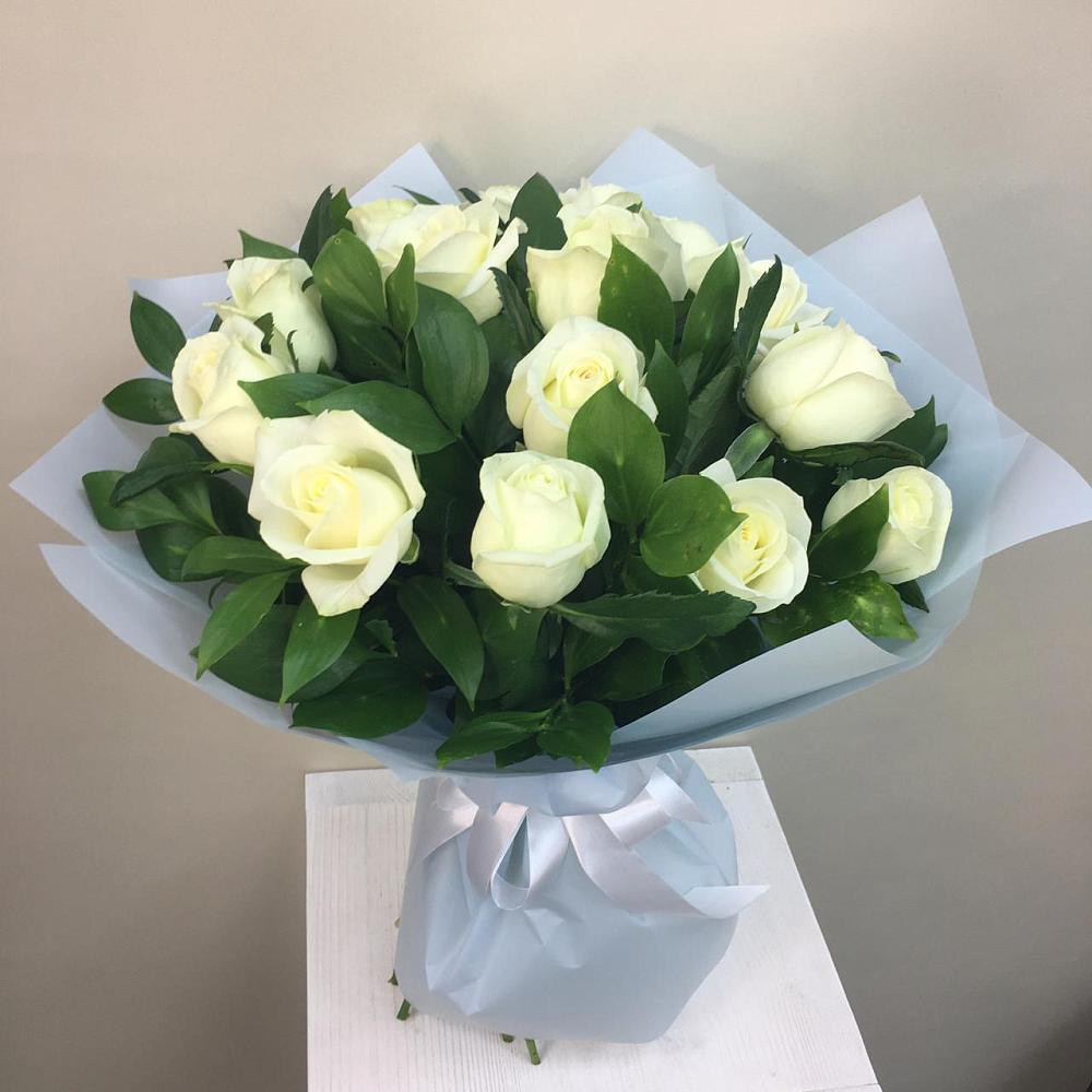 Букет 15 Белых роз Проуд в Нагутском