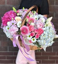 Цветочная композиция из Розы, Хризантемы, Пионы и Лизиантусы в корзине #REPLACE_PRED# Нагутском