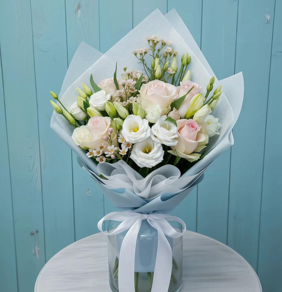 Букет цветов из: Розы и Лизиантусы в Нагутском