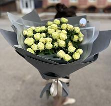 Букет Белые кустовые розы Солинеро в Нагутском