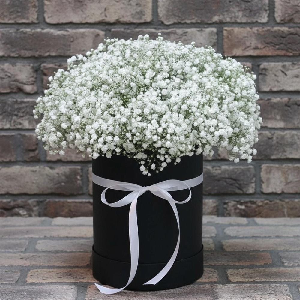 Цветочная композиция из Гипсофила в шляпной коробке в Нагутском