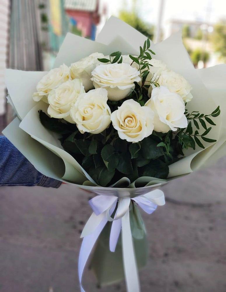 Букет Белые розы Проуд в Нагутском