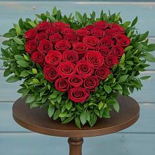 Цветочная композиция из Розы в виде сердца в Нагутском