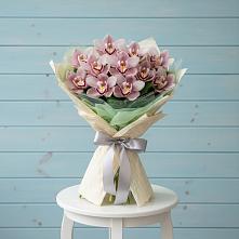 Букет цветов из:  Орхидеи и Розы #REPLACE_PRED# Нагутском