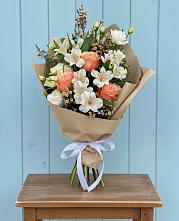 Букет цветов из:  Альстромерии, Лизиантусы, Розы и Хризантемы в Нагутском