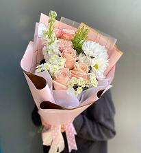 Букет цветов из:  Хризантемы и Розы в Нагутском