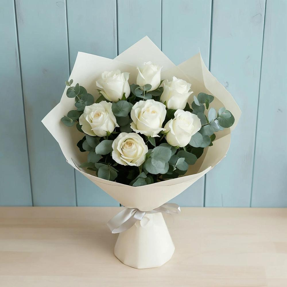 Букет Белые розы в Эвкалипте в Нагутском