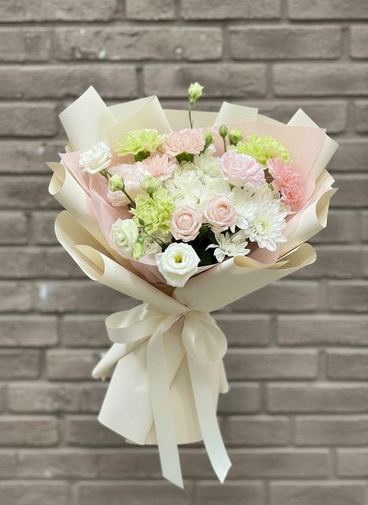 Букет цветов из: Гвоздики, Розы, Лизиантусы и Хризантемы в Нагутском