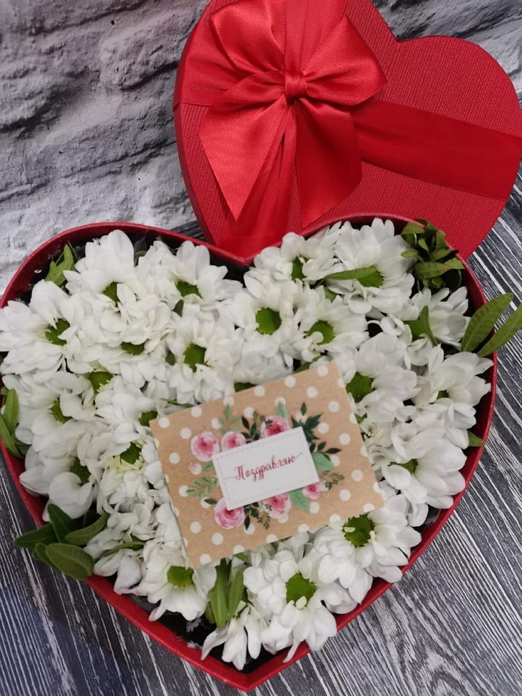 Цветочная композиция из Хризантемы в виде сердца в Нагутском