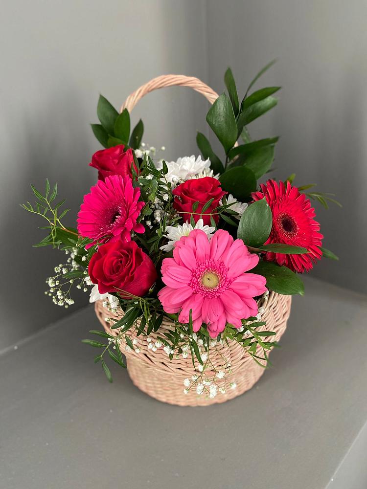 Цветочная композиция из Розы, Хризантемы и Герберы в корзине в Нагутском