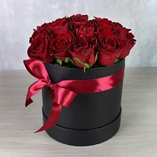 Цветочная композиция из Розы в шляпной коробке в Нагутском