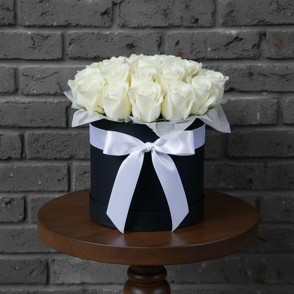 Цветочная композиция из Розы в шляпной коробке в Нагутском