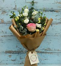 Букет цветов из:  Розы и Лизиантусы в Нагутском