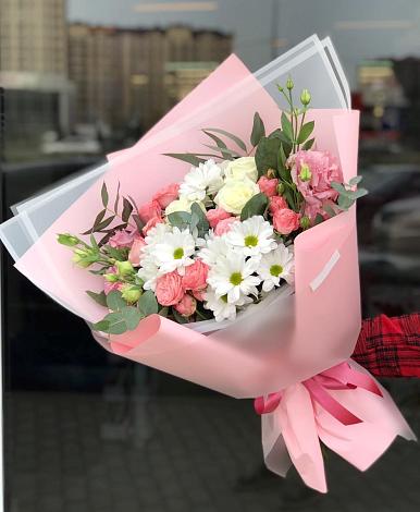 Букет цветов из: Розы, Лизиантусы и Хризантемы в Нагутском