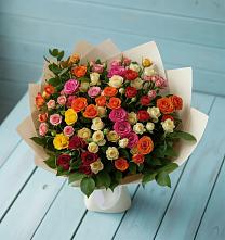 Букет Микс из разноцветных кустовых роз в Нагутском