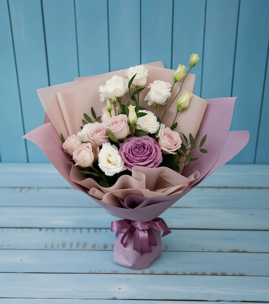 Букет цветов из: Розы и Лизиантусы в Нагутском